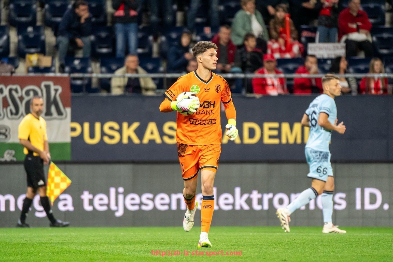 星空体育app-英超球员祖玛的家庭生活及妻子背景介绍